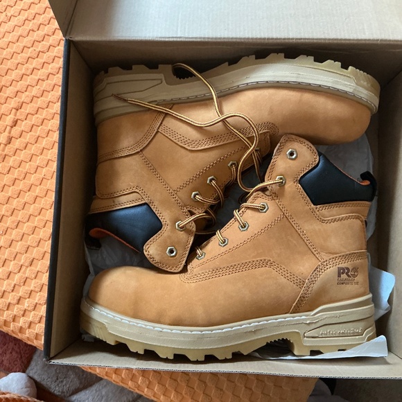 Work boots - Picture 2 of 3